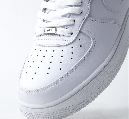 Nike Air Force 1 | "07" | pure white.